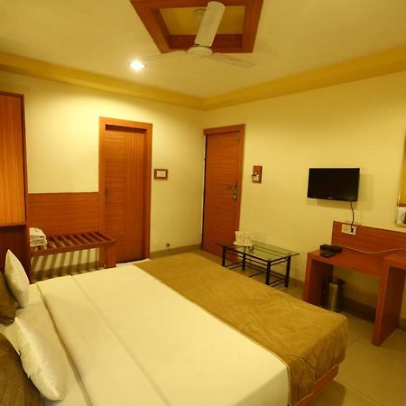 Hotel Paradise อินดอร์ ภายนอก รูปภาพ