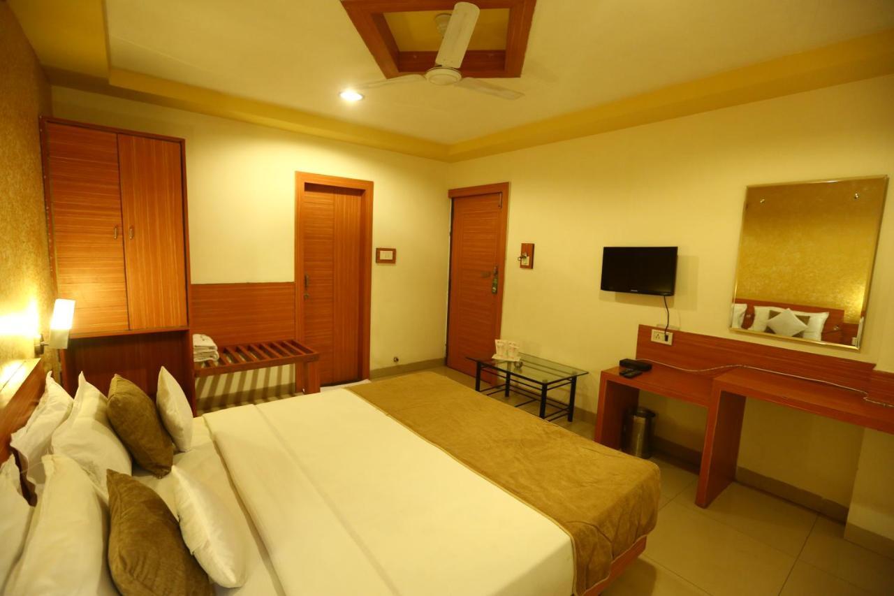 Hotel Paradise อินดอร์ ภายนอก รูปภาพ